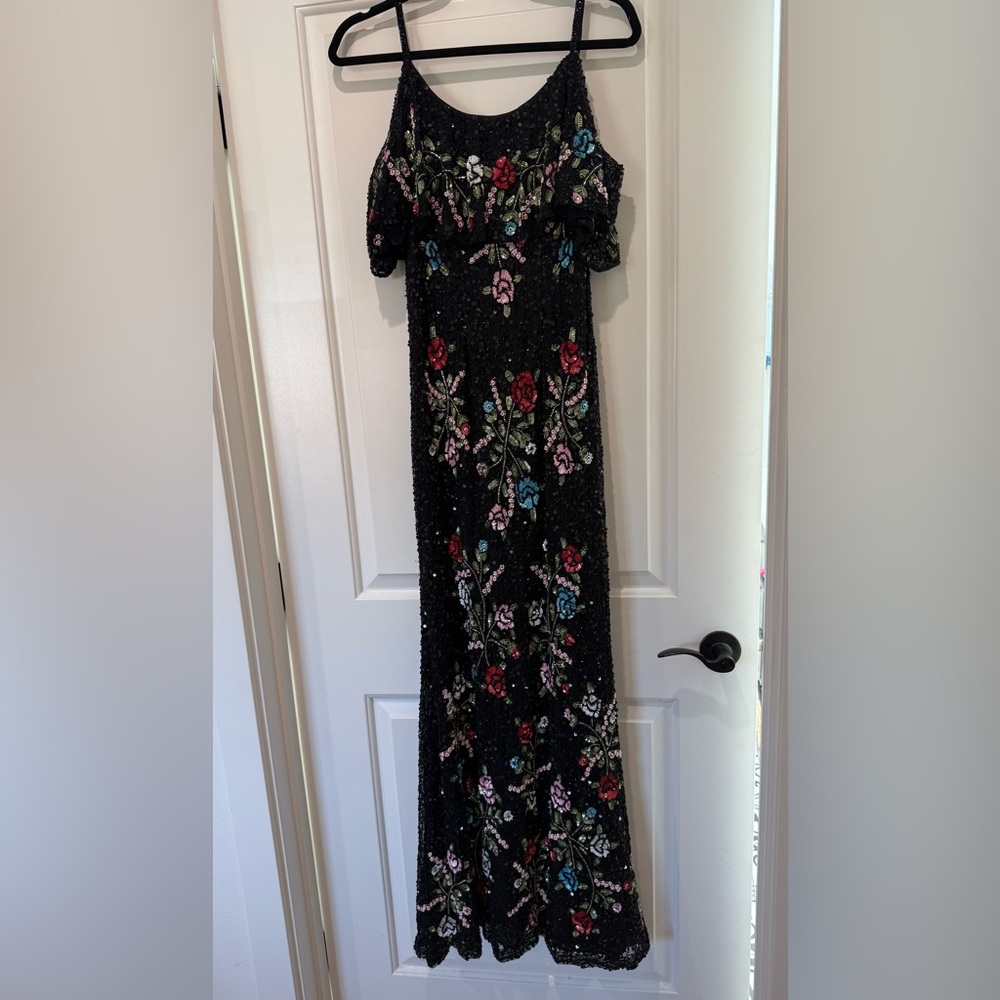 Beaded & sequined embellished floral evening dress by Mac Duggal - Picture 2 of 10